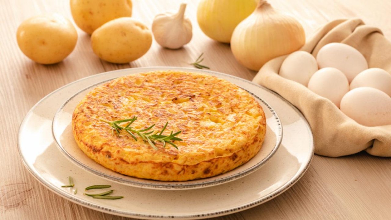 Kahvaltılarınızı Şenlendirecek İspanyol Usulü Patatesli Yumurta Tarifi 9 466466