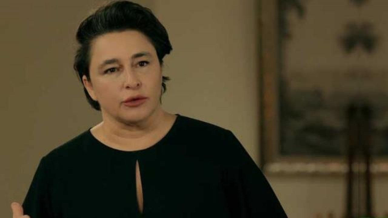 Ünlü oyuncu Esra Dermancıoğlu Türkiye'yi terk etti! 22 494762