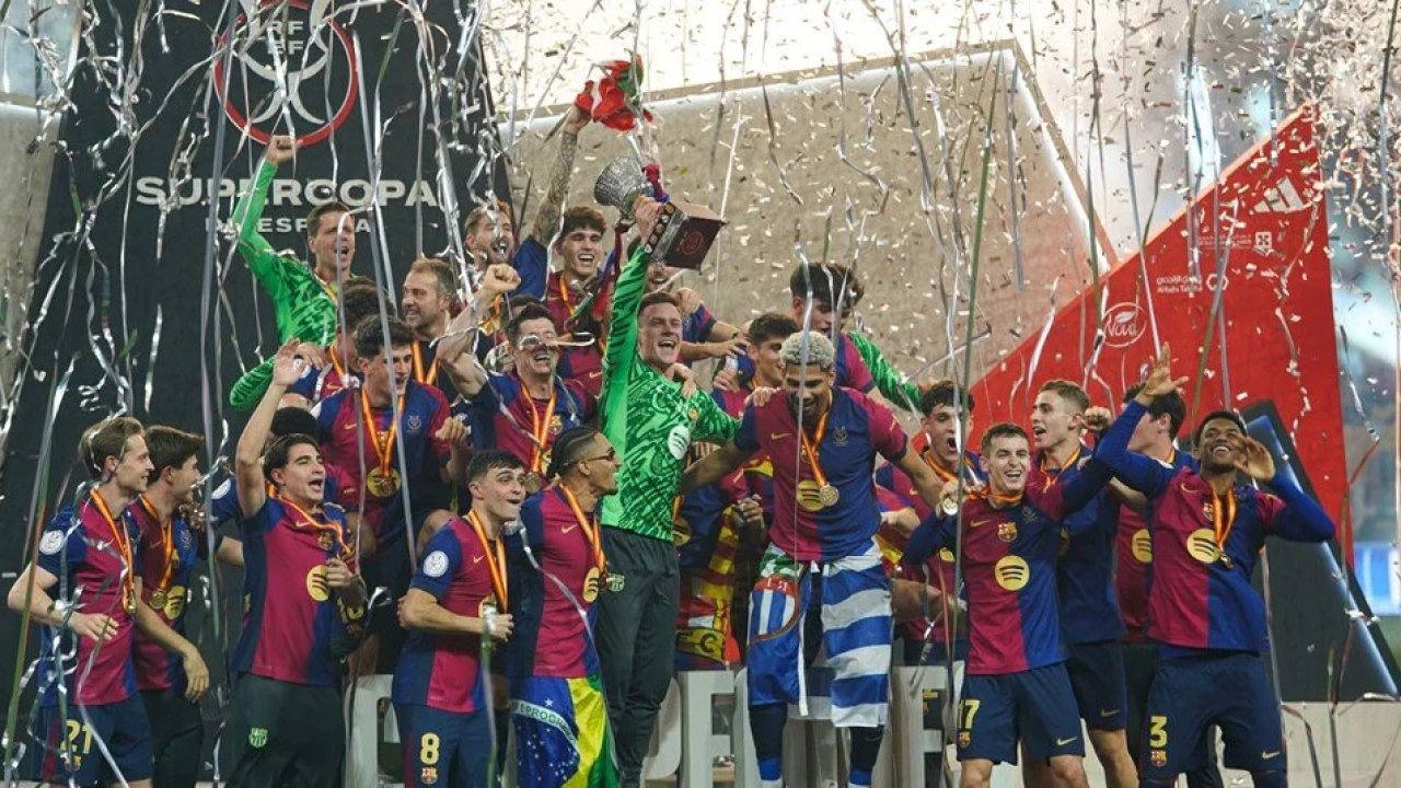 Süper Kupa'nın sahibi Barcelona oldu 14 496500