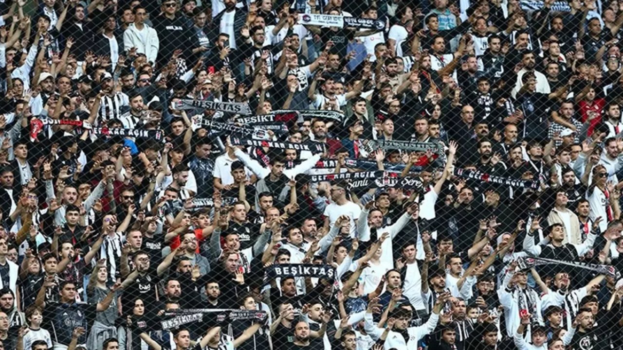 Galatasaray'ın Eski Efsanesi Beşiktaş'a Geliyor! 1 497099