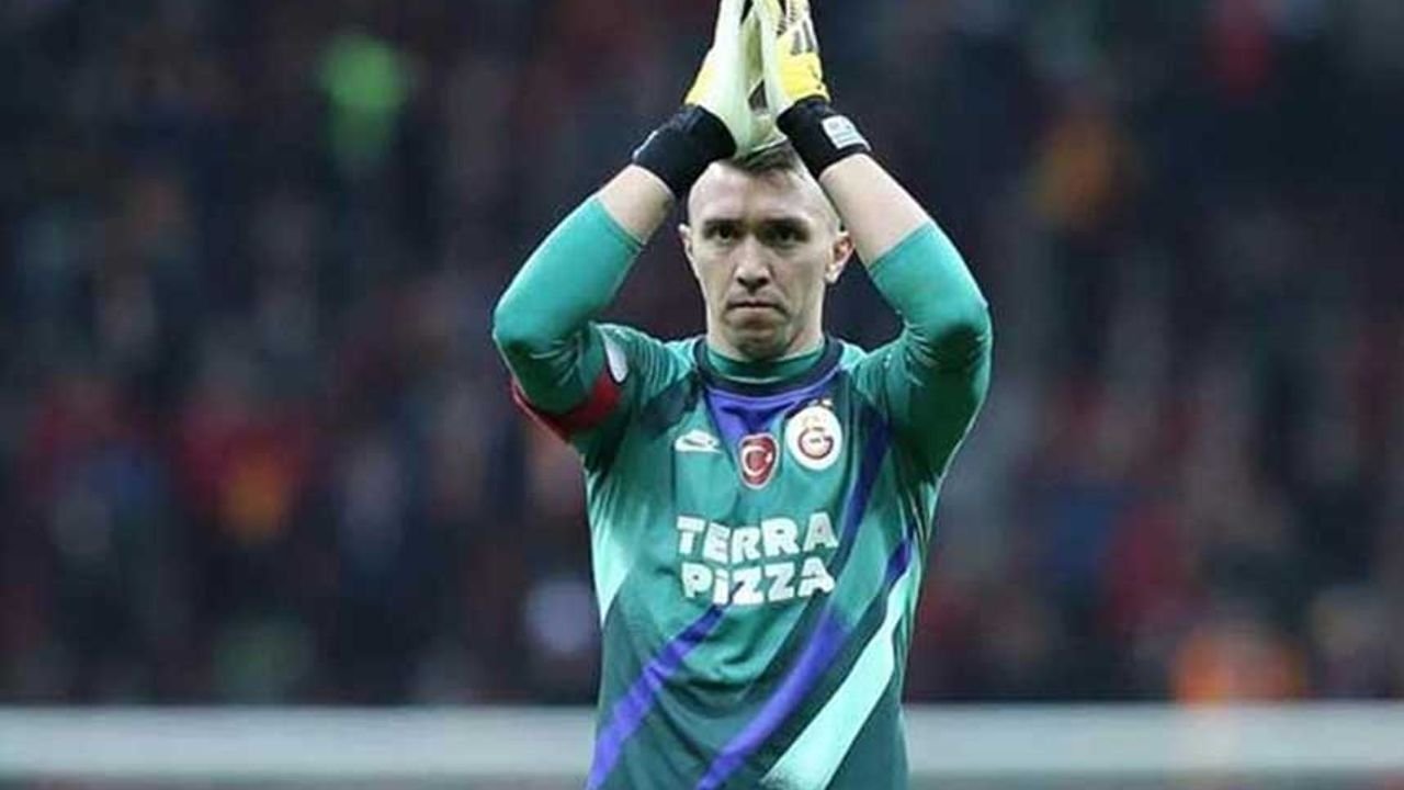 Muslera görüştüğü takımların isimlerini açıkladı! 11 498073
