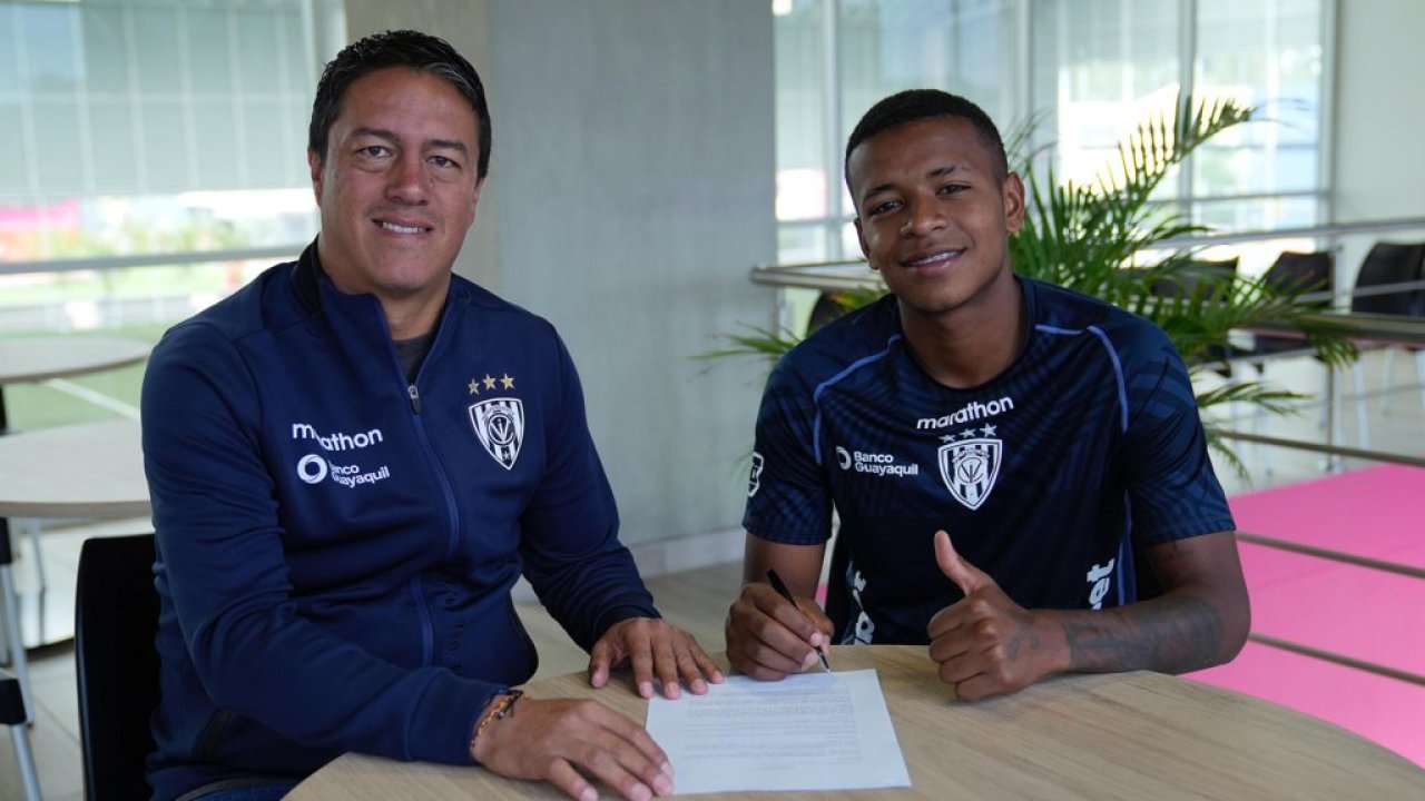 Fenerbahçe o oyuncu ile ilgileniyor! 11 498374