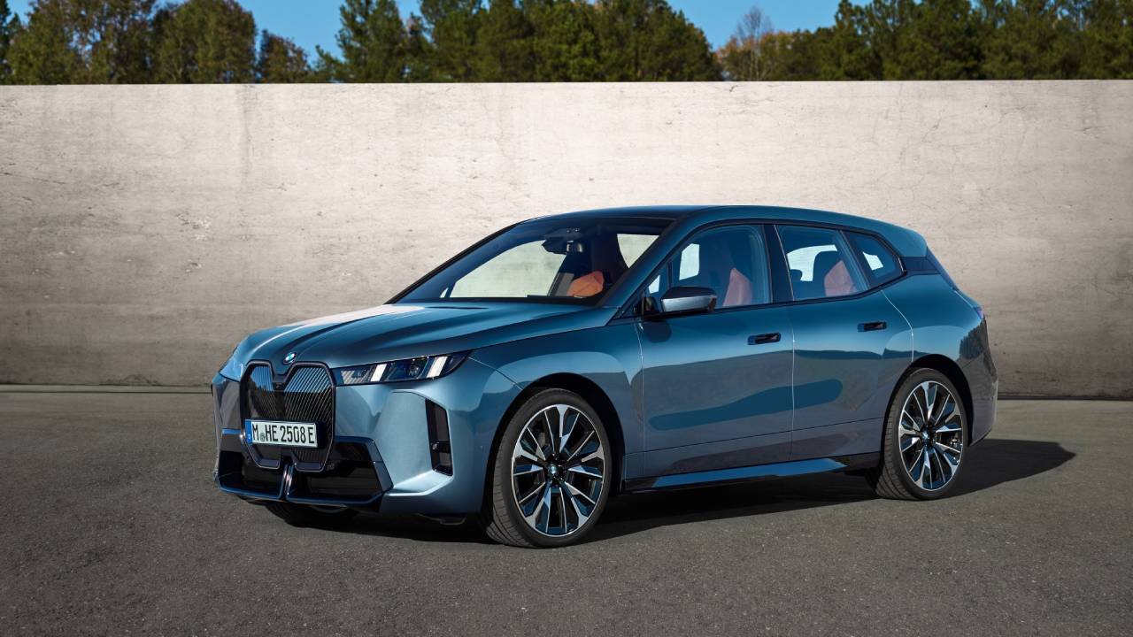 700 km menzilli yeni BMW iX tanıtıldı! Yenilikler neler? 9 ix 1