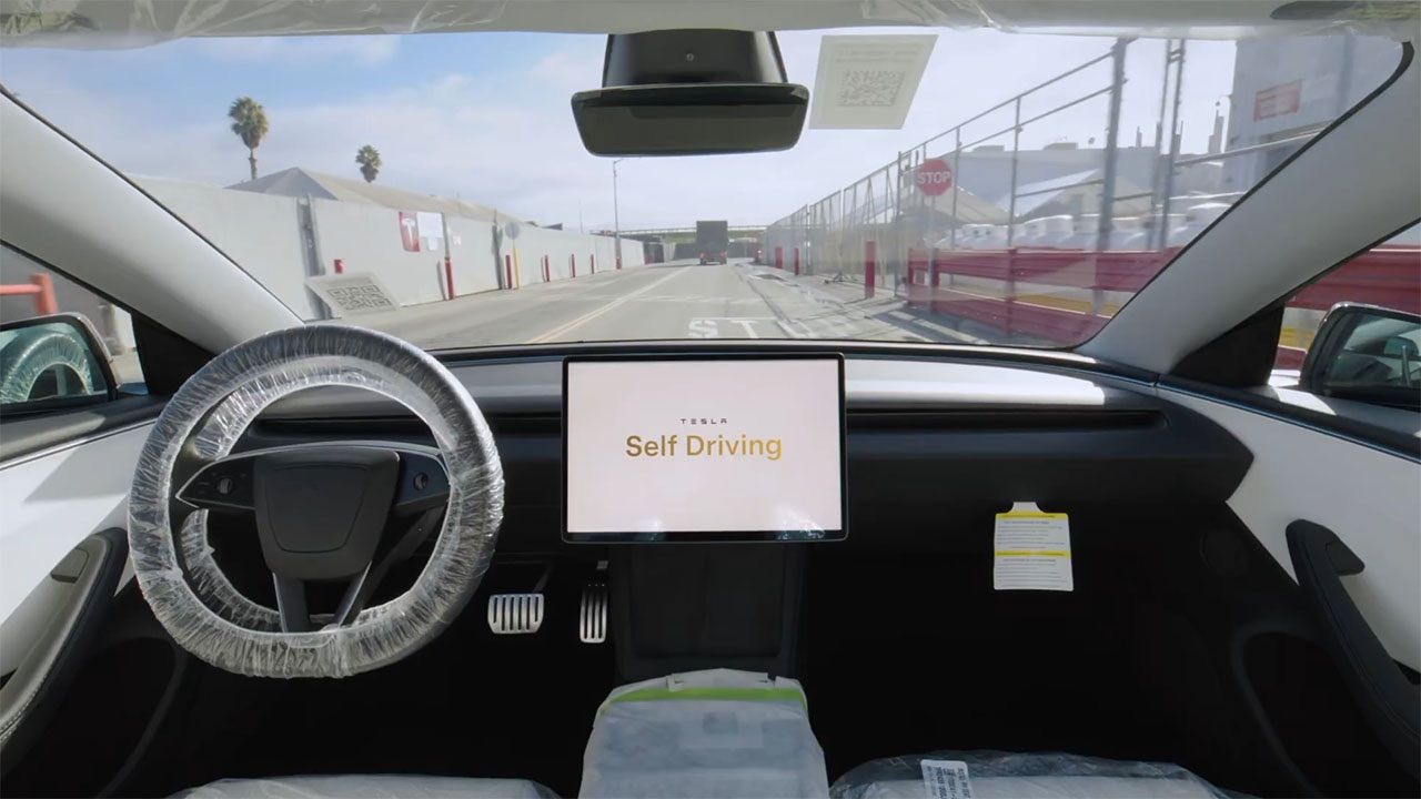 Tesla otomobilleri artık fabrikadan otonom olarak çıkıyor! 12 tesla