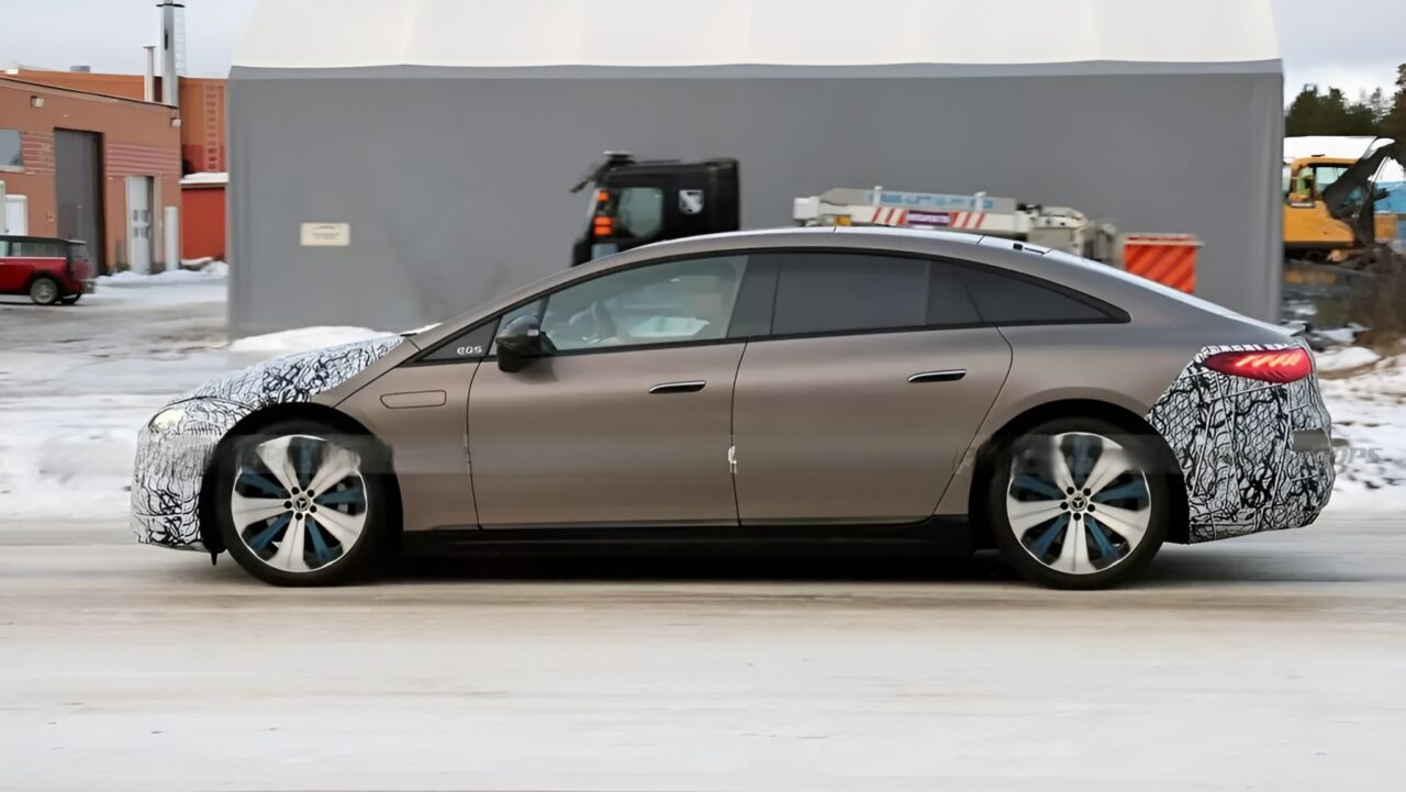 Yeni Mercedes-Benz EQS testte görüntülendi! Yıldız farlarla geliyor 10 yeni mercedes benz eqs test yildiz farlar e1736879366847