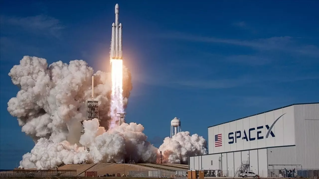 spacex enkazi polonyaya dustu kapak 1.webp