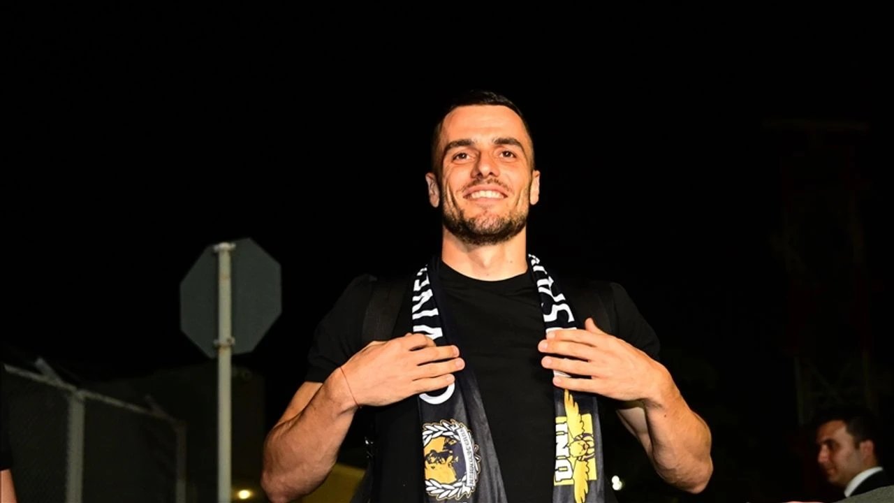 Fenerbahçe'nin Kostic için ödeyeceği bonservis ortaya çıktı 8 504578
