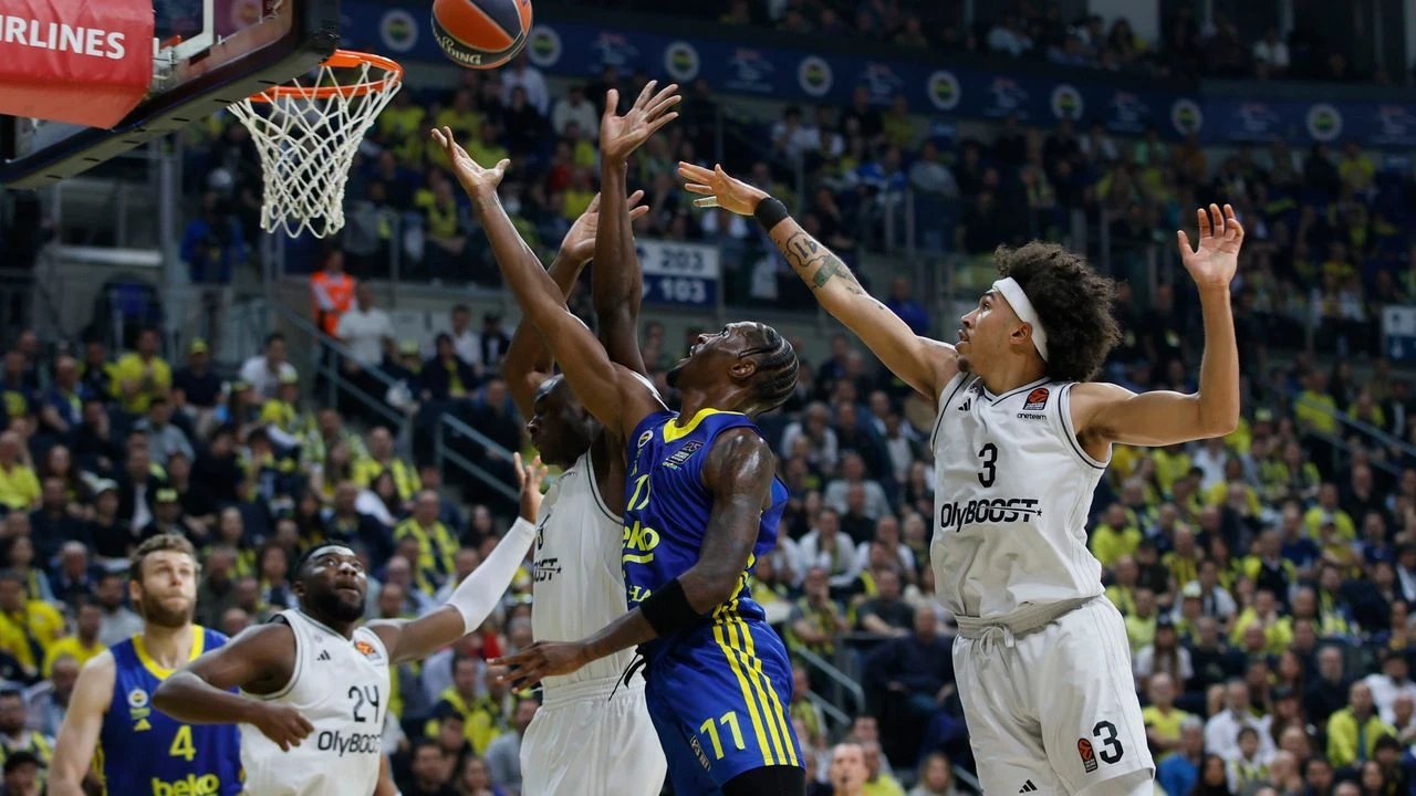 Fenerbahçe Beko, Paris'i son topta yıktı: Play-off garantilendi 3 507372