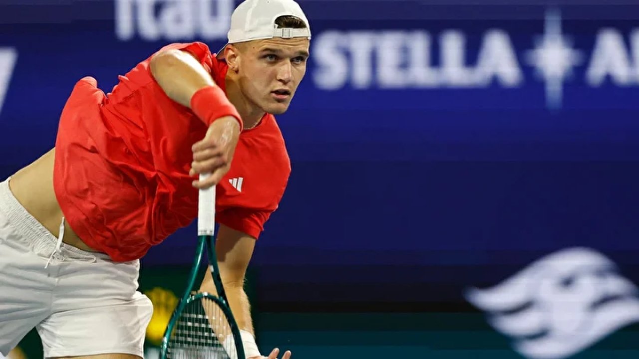 Djokovic'i yenen Jakub Mensik şampiyon oldu! 17 508264