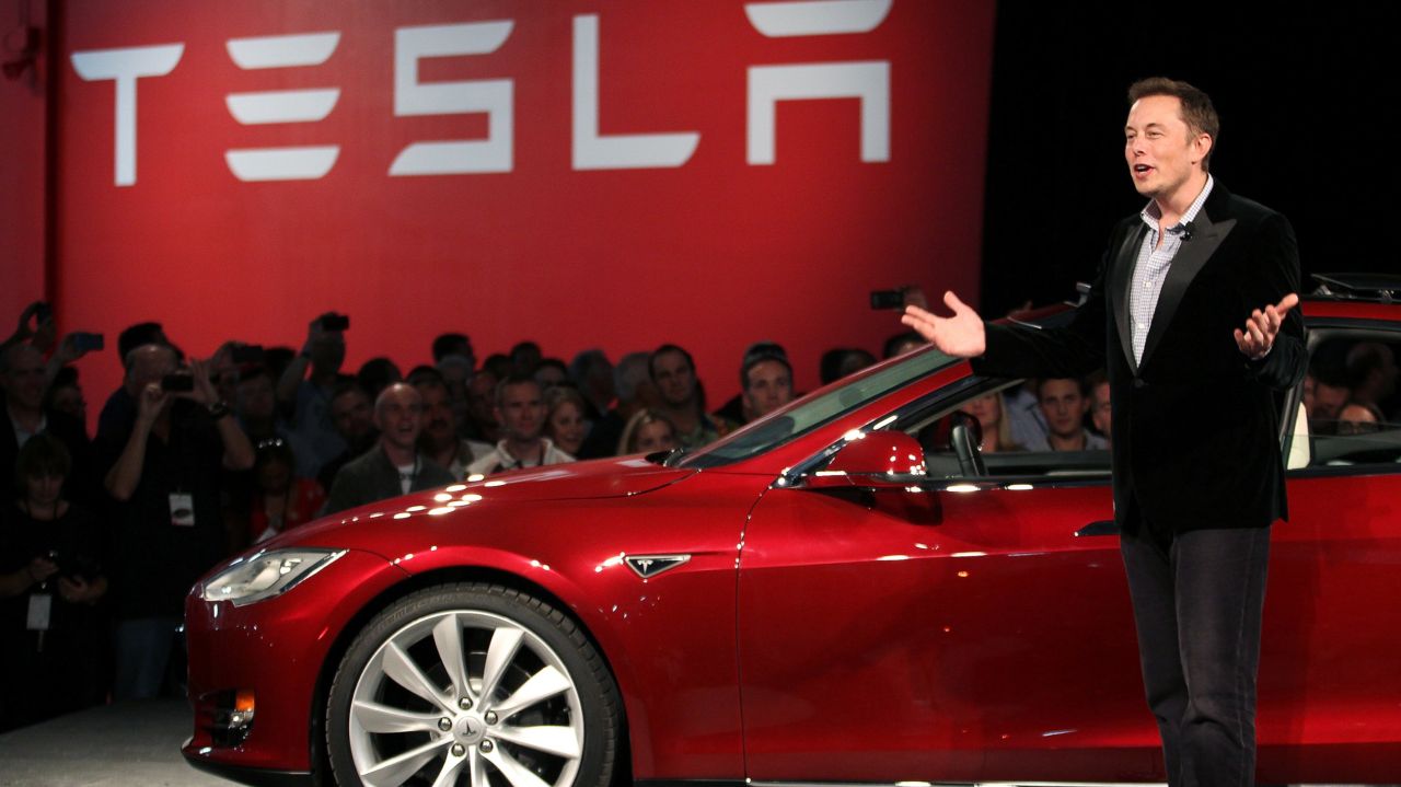 elon musk tesla motors tan kovuluyor mu sdn 01