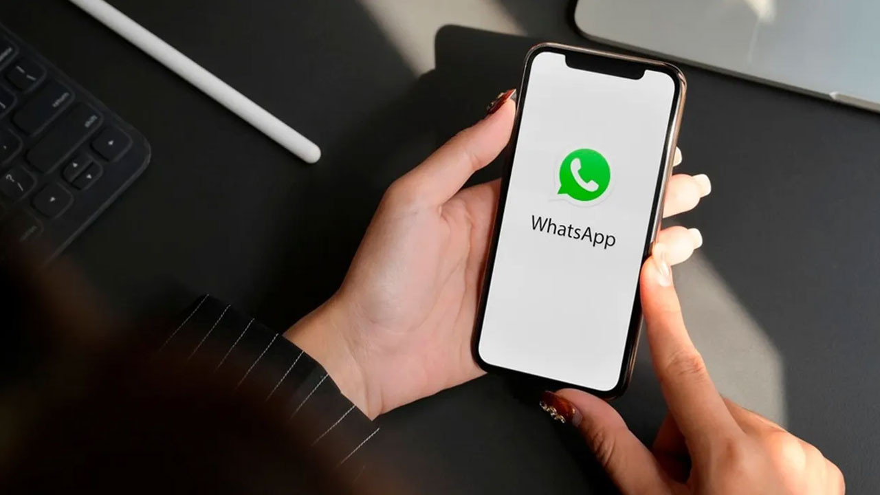 WhatsApp, mesaj özetleme fonksiyonunu kullanıma sundu! 8 whatsapp video gorusme emoji tepkileri el kaldirma kapak