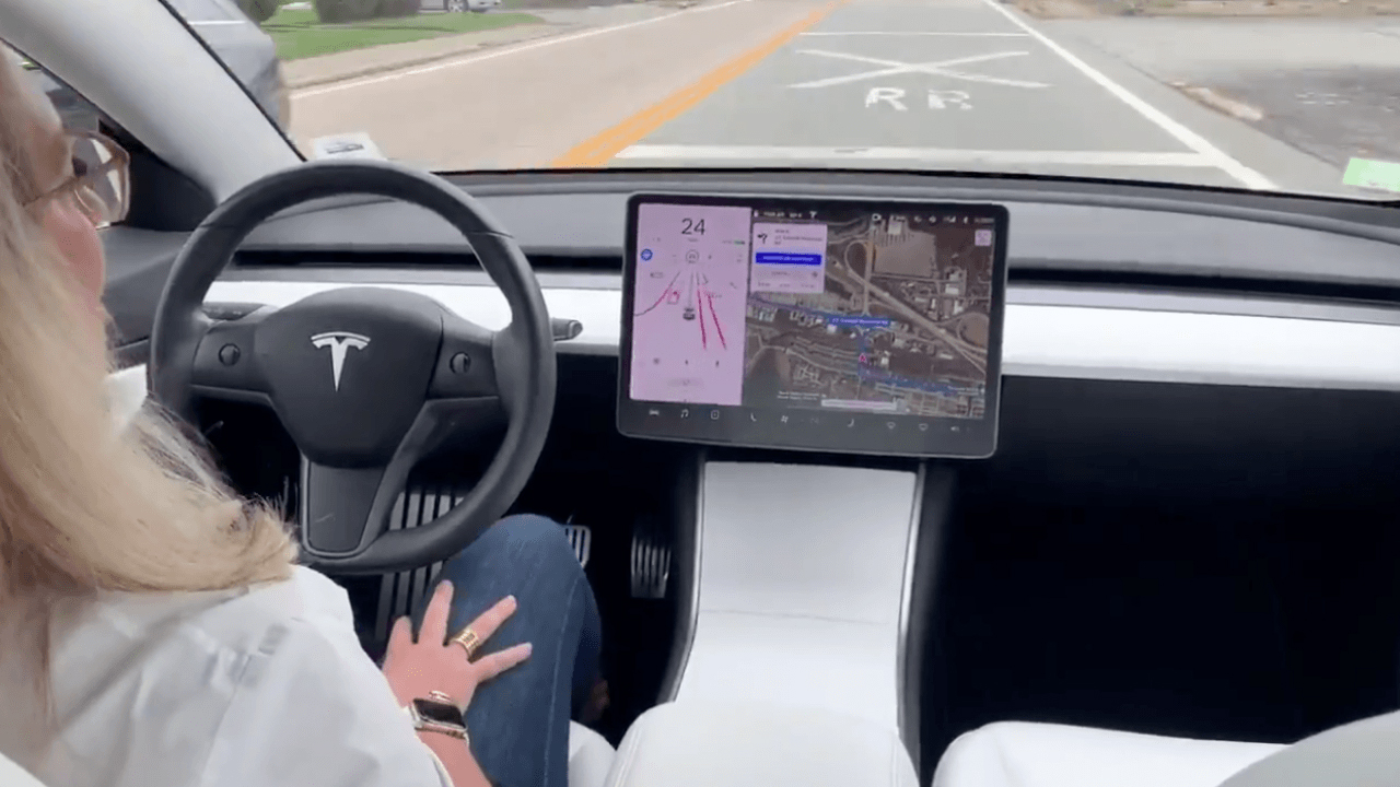 tesla nin otonom surus teknolojisinde korkutan hata