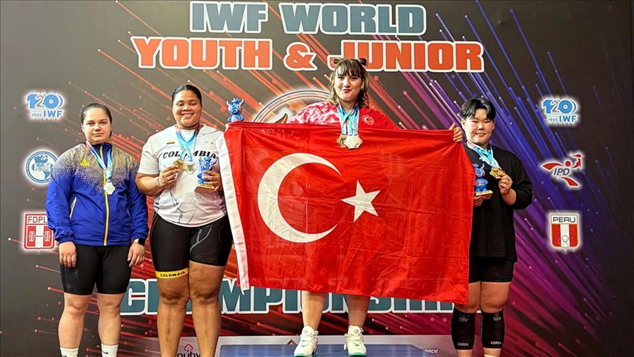 Milli Halterci Fatmagül Çevik, Gençler Dünya Şampiyonası'nda Altın Madalya Kazandı 1 515535