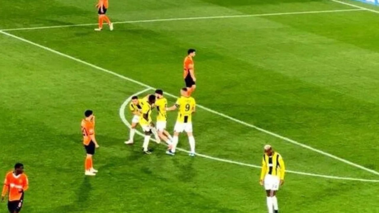 Tadic ile Talisca karşı karşıya geldi! Sahada tansiyon yükseldi! 3 516204