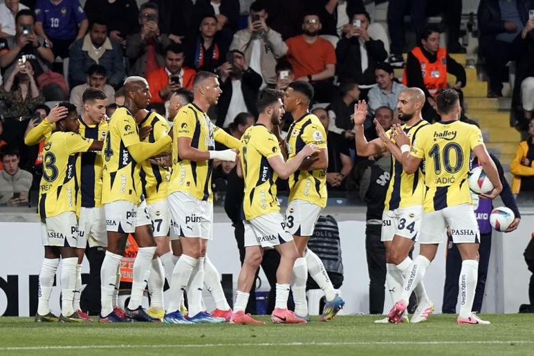 Fenerbahçe’den Farklı Galibiyet: Başakşehir’i 4-1 Geçti! 8 516205