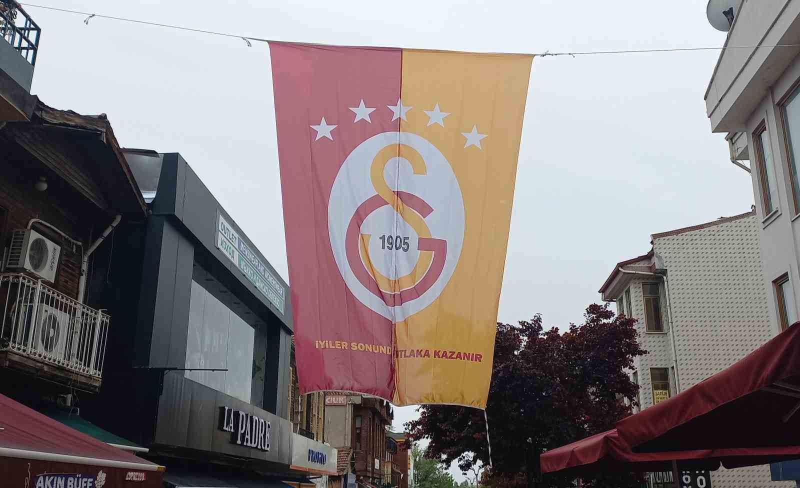 Galatasaray 5. yıldız için gün sayıyor: Edirne'de dev bayrak coşkusu 9 516377