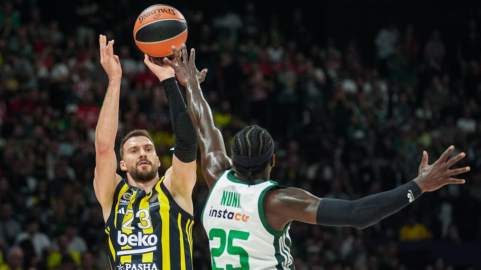 Euroleague'de fırtına gibi esen Fenerbahçe finalde 7 518816