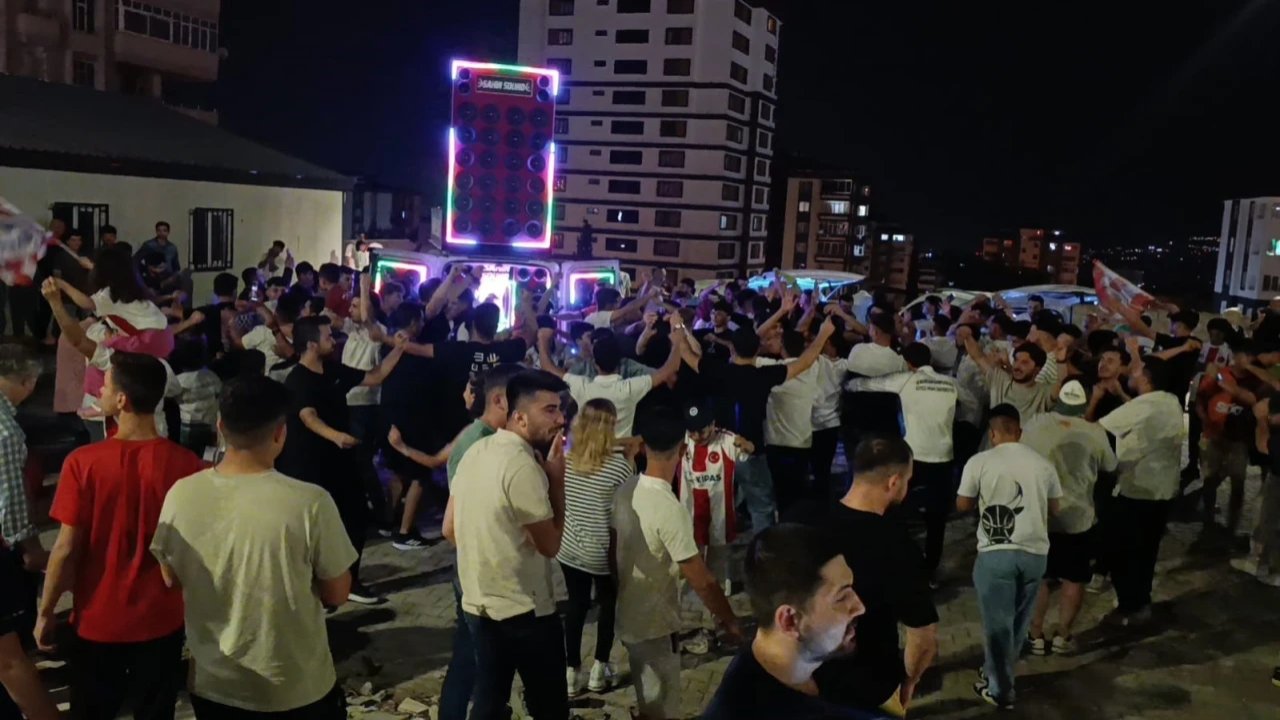 Kahramanmaraş İstiklalspor’un 2. Lig’e Yükselmesi Şehirde Coşku Yarattı 27 519126