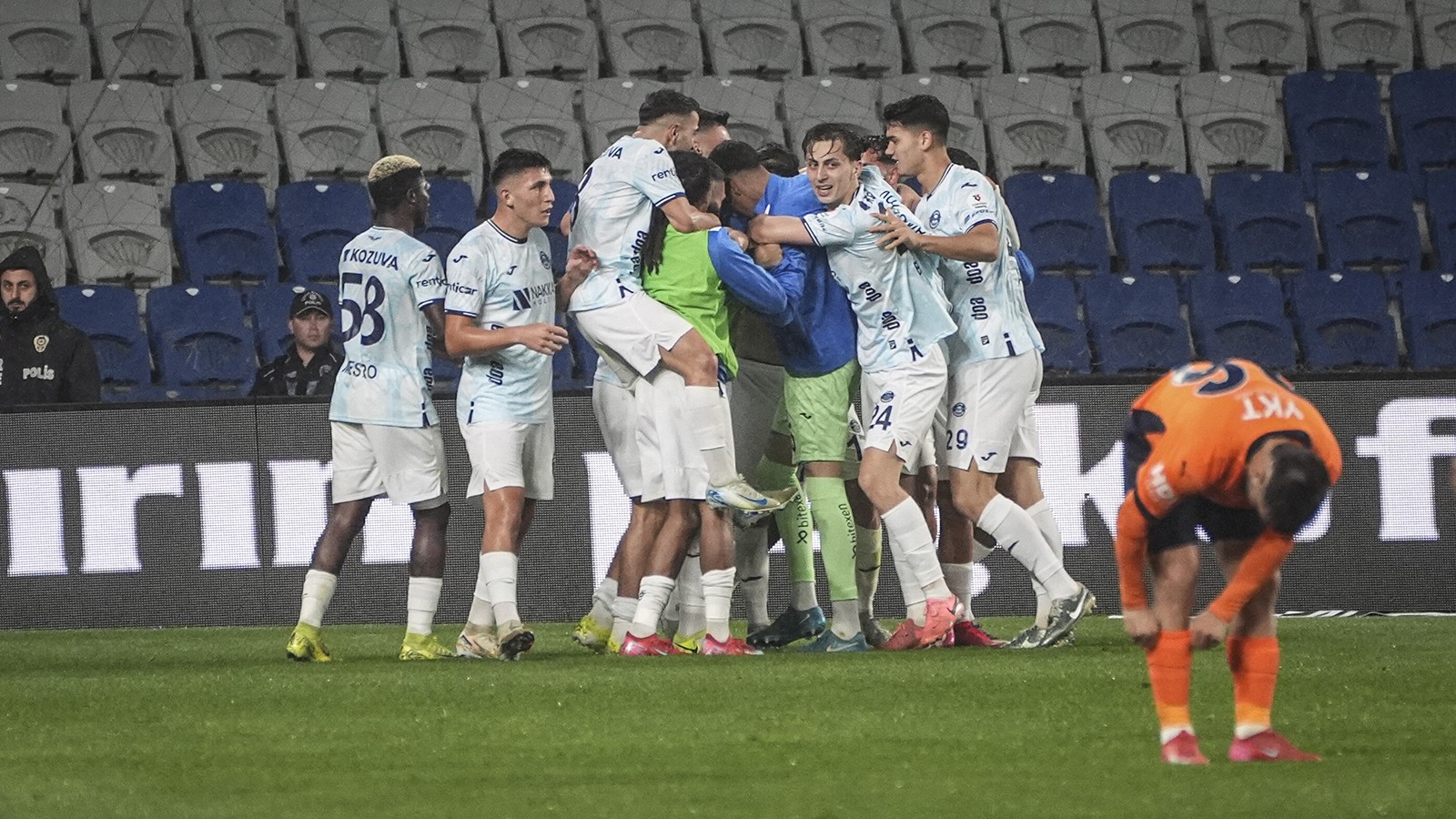 Adana Demirspor, 19 maçlık galibiyet hasretine Başakşehir deplasmanında son verdi 6 519138