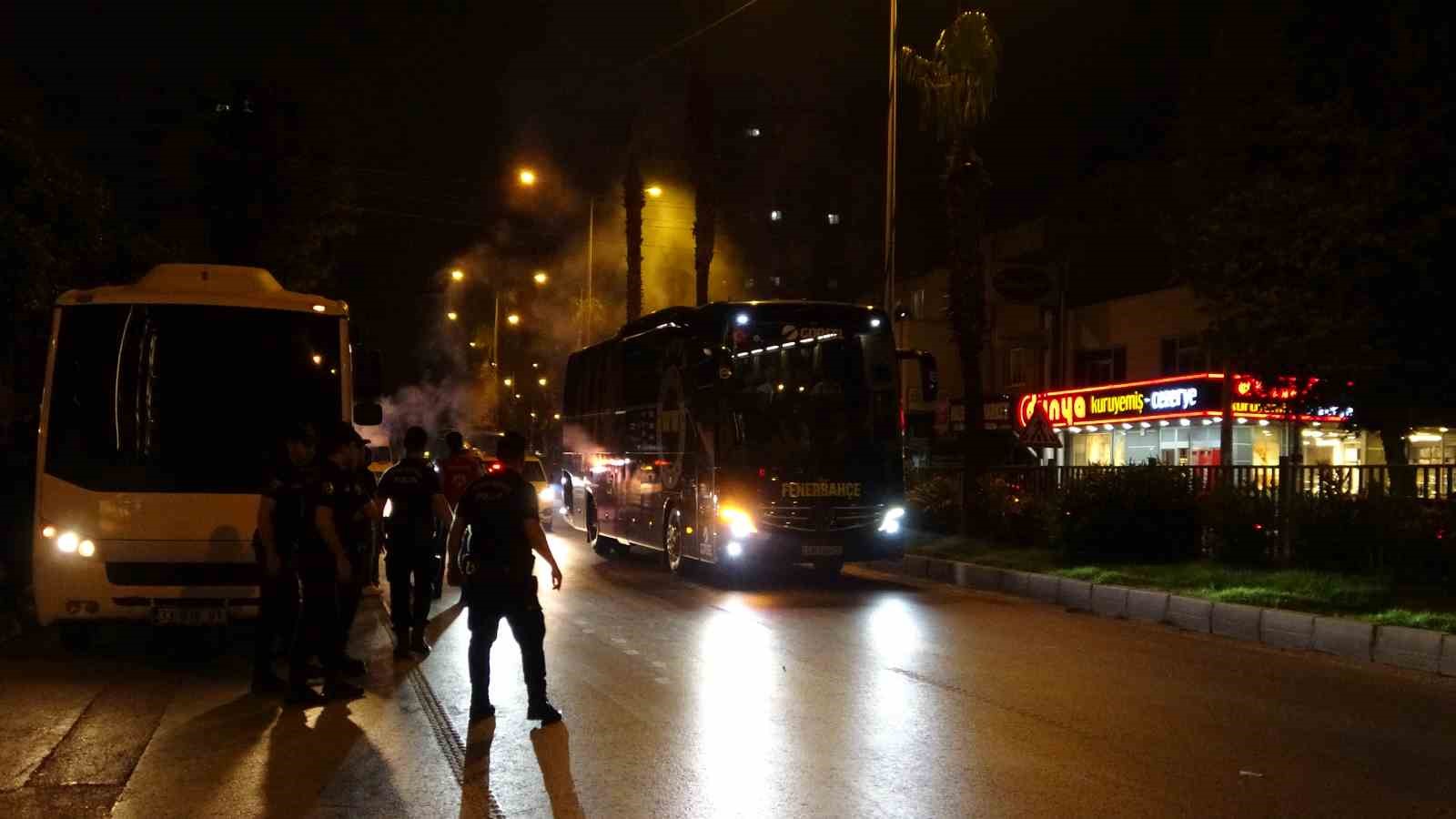 Fenerbahçe, Hatayspor maçı için Mersin'e geldi: Taraftarlar yoğun ilgi gösterdi 5 519149