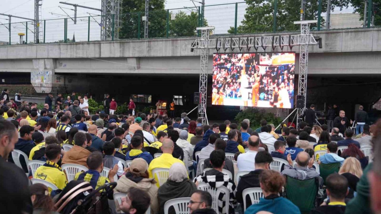 Kartal’da Fenerbahçe’nin EuroLeague Finali Dev Ekranda Canlı Yayınlandı 9 519162
