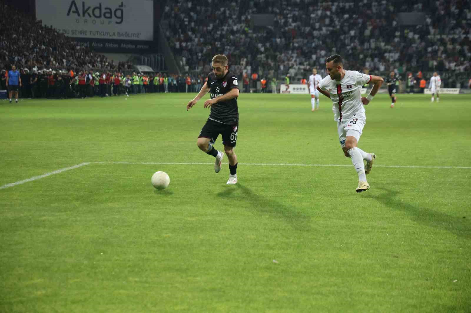 Play-Off maçında hakeme saldırı: Elazığspor-Vanspor karşılaşması yarıda kaldı 4 519324