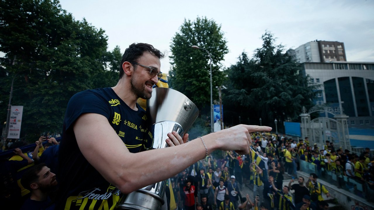 Sertaç Şanlı, Fenerbahçe ile Euroleague şampiyonluğuyla tarihe geçti 1 519792