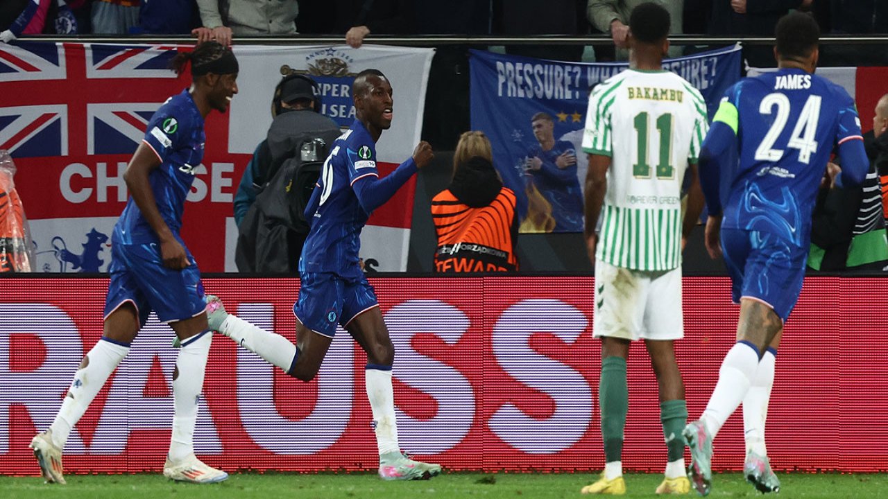 Chelsea’den UEFA Konferans Ligi’nde muhteşem geri dönüşle şampiyonluk! 35 519864