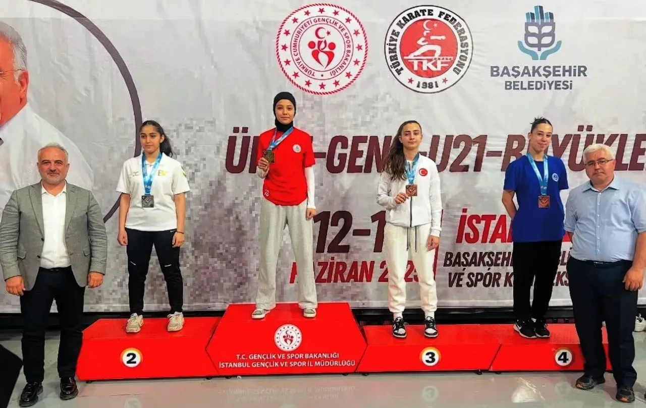 Karateci Hümeyra Eraslan altın madalya kazandı 11 523560