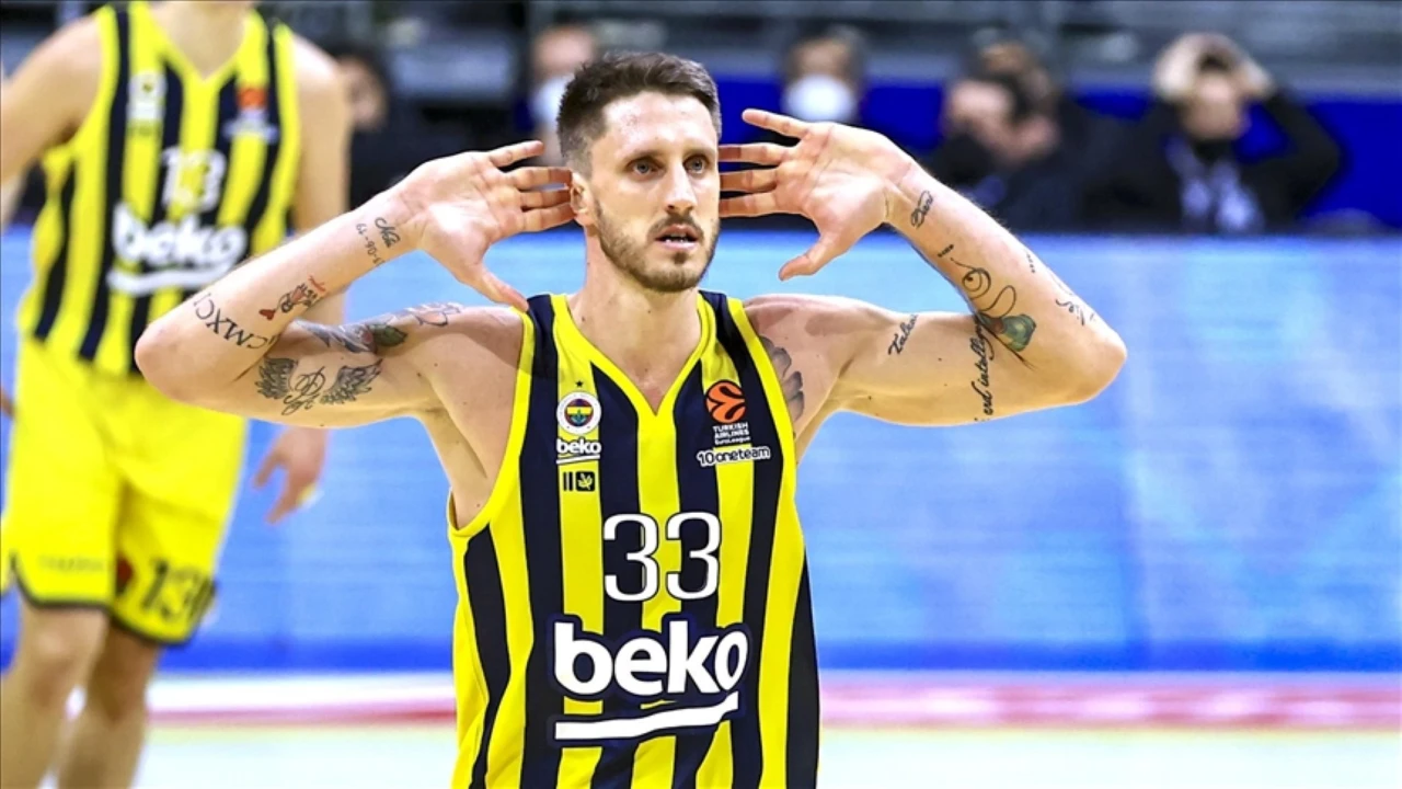 Anadolu Efes ve Fenerbahçe’nin eski oyuncusu Achille Polonara’ya kanser teşhisi konuldu 16 523609