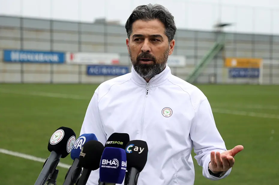Çaykur Rizespor teknik direktörü İlhan Palut, sözleşme uzatımı sonrası taraftarlara mesaj yolladı 11 523617