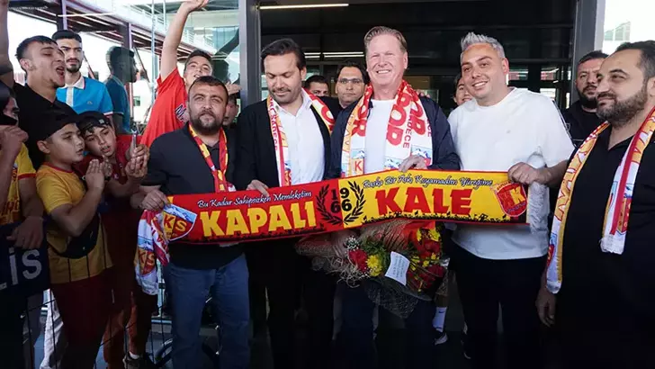 Bellona Kayserispor’un yeni teknik direktörü Markus Gisdol Kayseri’de coşkuyla karşılandı 4 524687