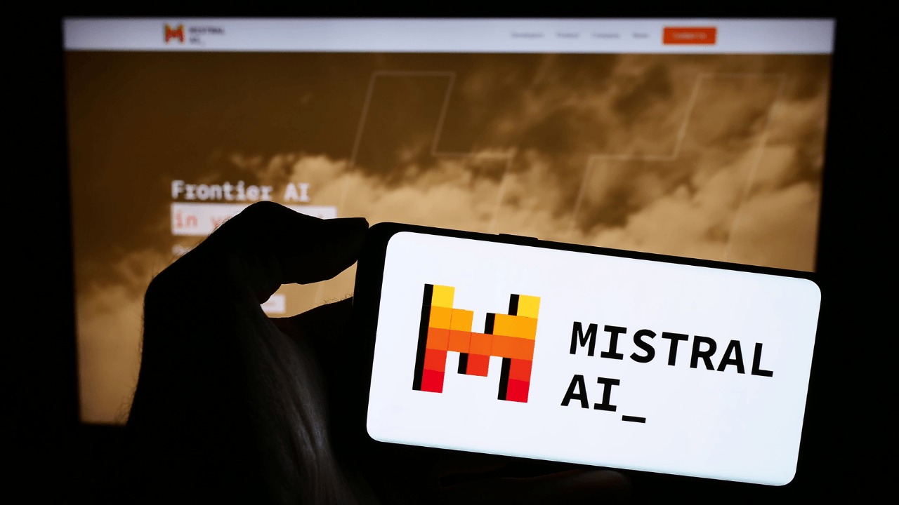 mistral ai le chat mobil uygulama