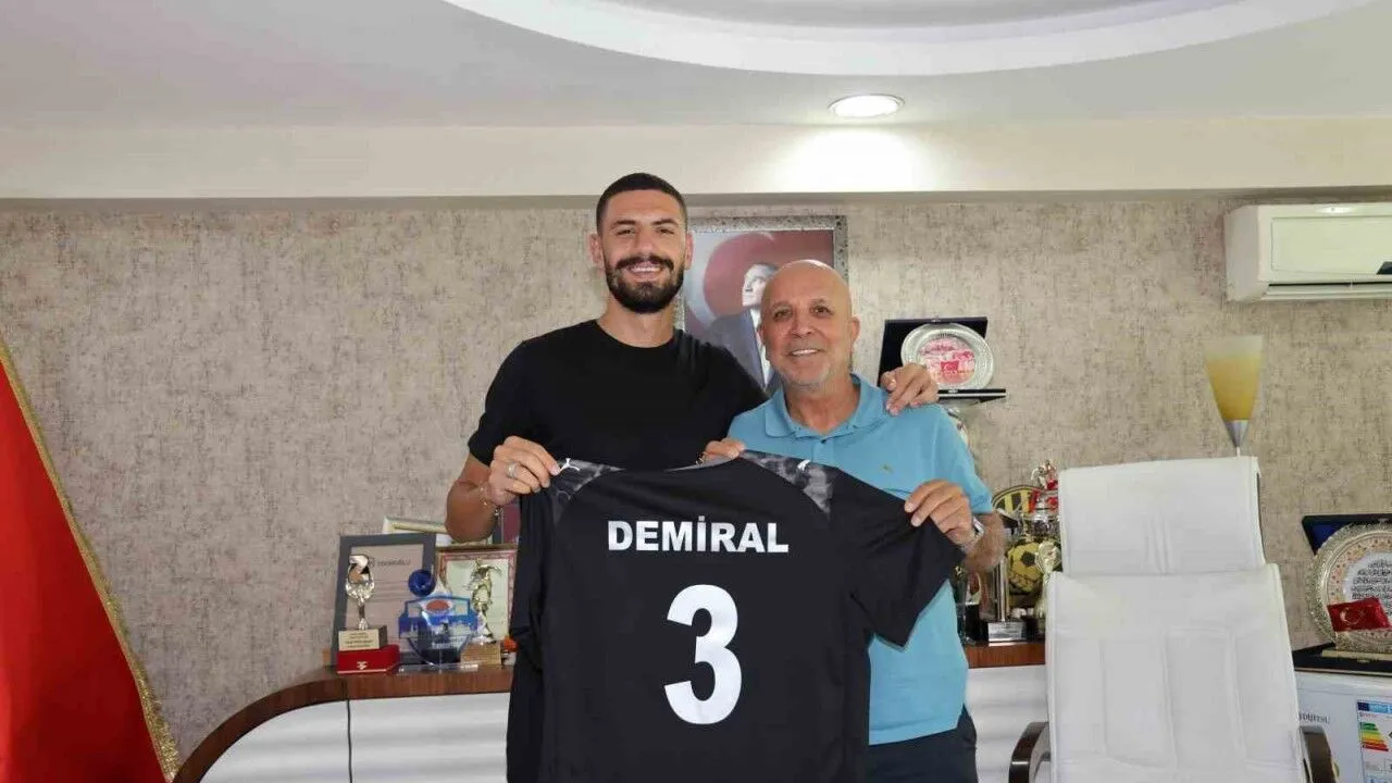 Merih Demiral eski takımı Alanyaspor’u ziyaret etti 7 527723