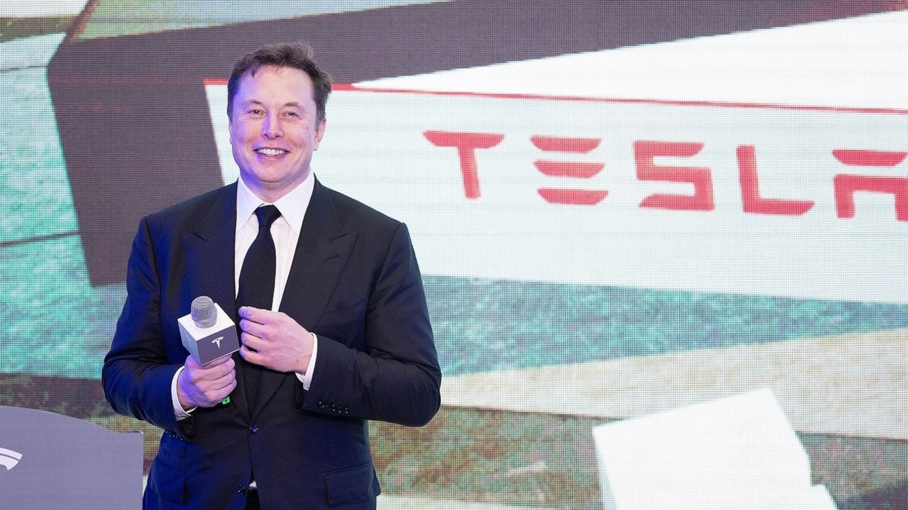Elon Musk çıldırdı! Yıl sonunda bombayı patlatıyor 1 tesla elon musk