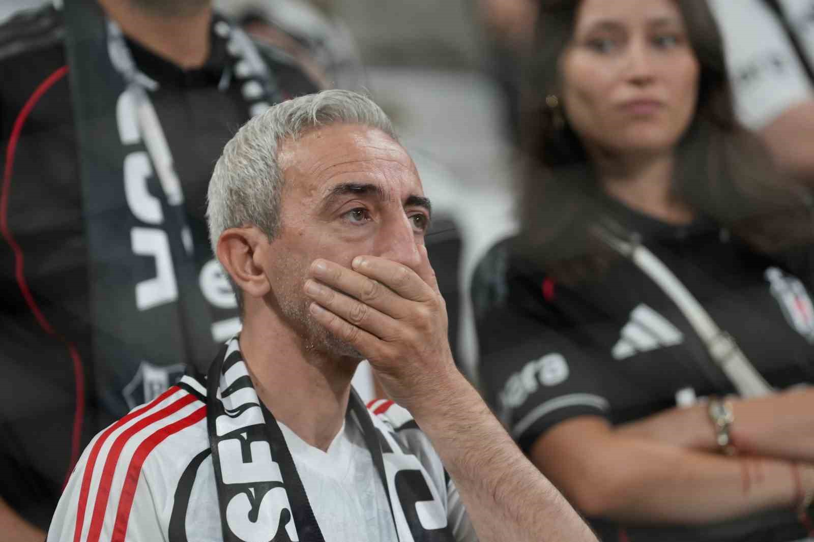 Beşiktaş Avrupa’ya veda etti, Dolmabahçe’de taraftar isyanı 4 537130