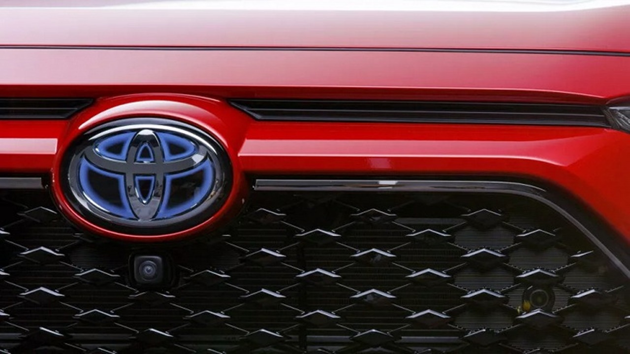 Toyota kritik bir karar aldı 5 toyota hibrit logosu