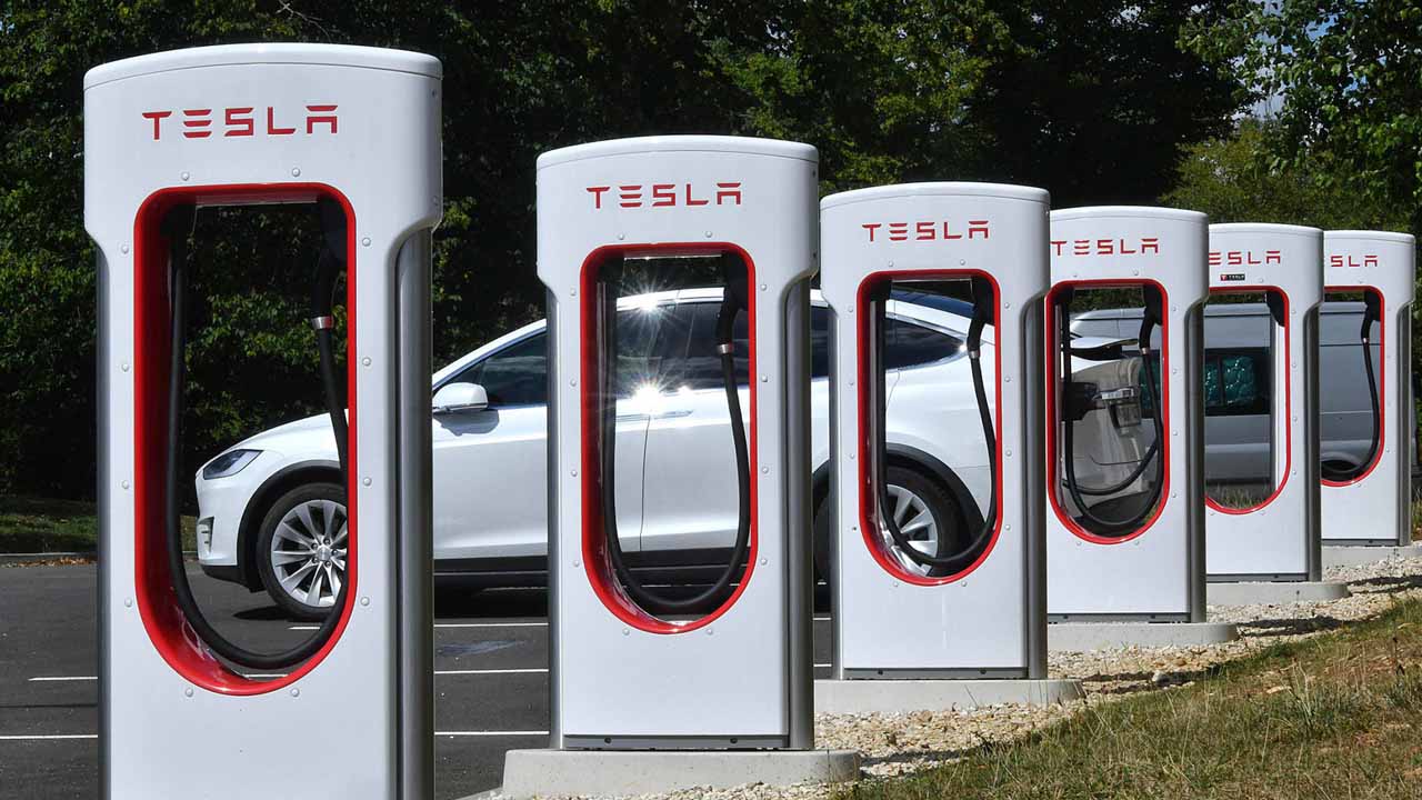 Tesla Türkiye Şarj Ağını Büyütüyor: Kırşehir Supercharger İstasyonu Açıldı 13 Tesla 4 yeni Supercharger istasyonu planliyor KAPAK