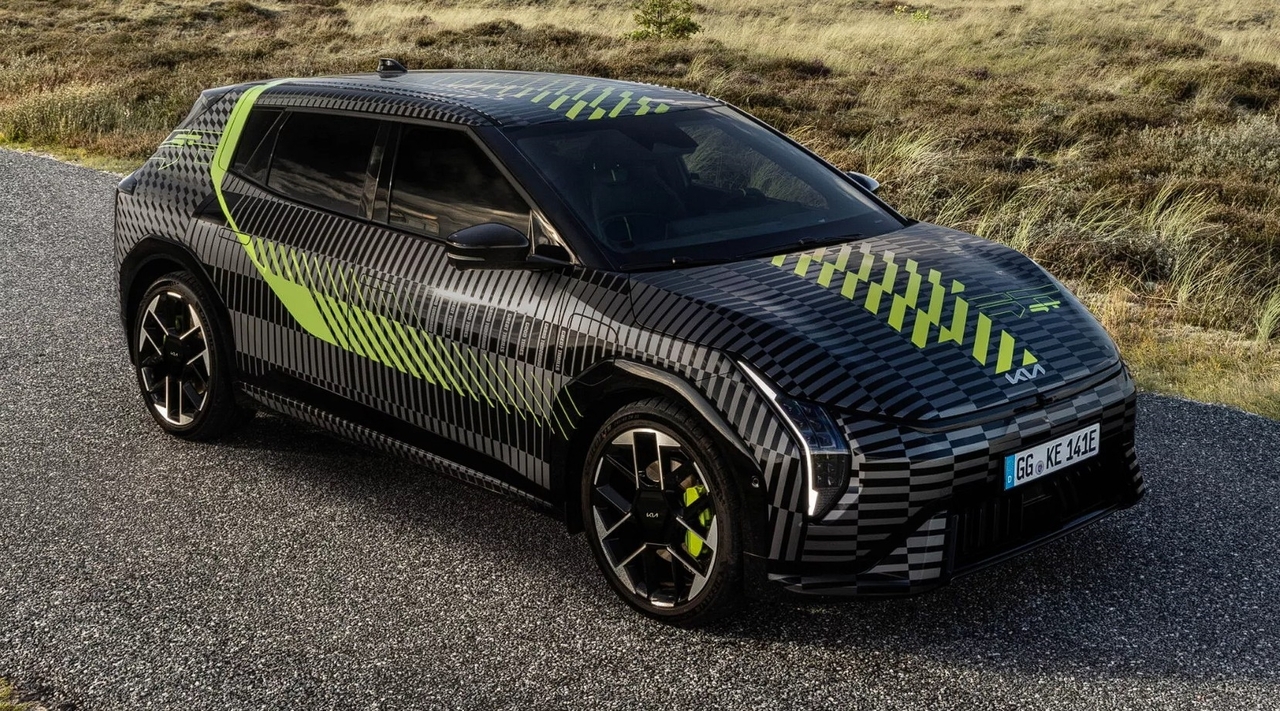 Yeni Kia EV4 GT geliyor: İşte tasarımı 21 Yeni Kia EV4 GT ortaya cikti 1