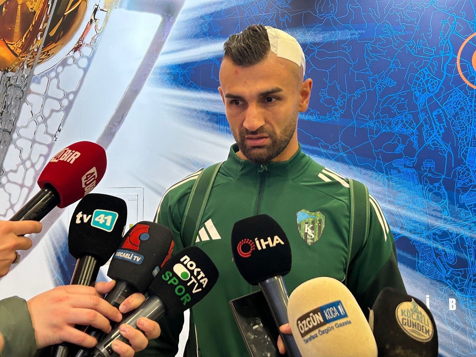 “Kafama 12 dikiş atıldı ama arma için sahada kaldım” 6 547792