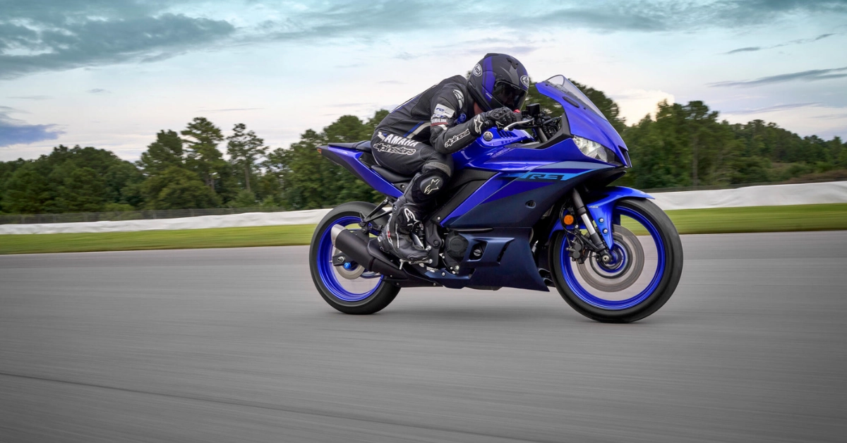 Motosiklette koruyucu eldiven zorunluluğu başladı 1 Yamaha R3 Etkin Motor.webp