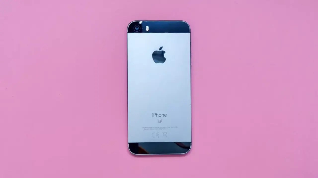 Sevilen iPhone modelinden veda busesi 13 iphone se ilk nesil 1.webp