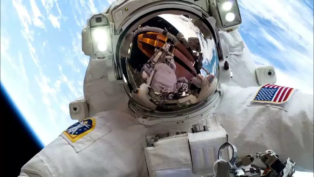 astronotlar artik uzaya telefon goturebilecek.webp