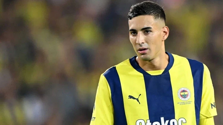 Nişanlım küfürler nedeniyle stadı terk etti 4 556104