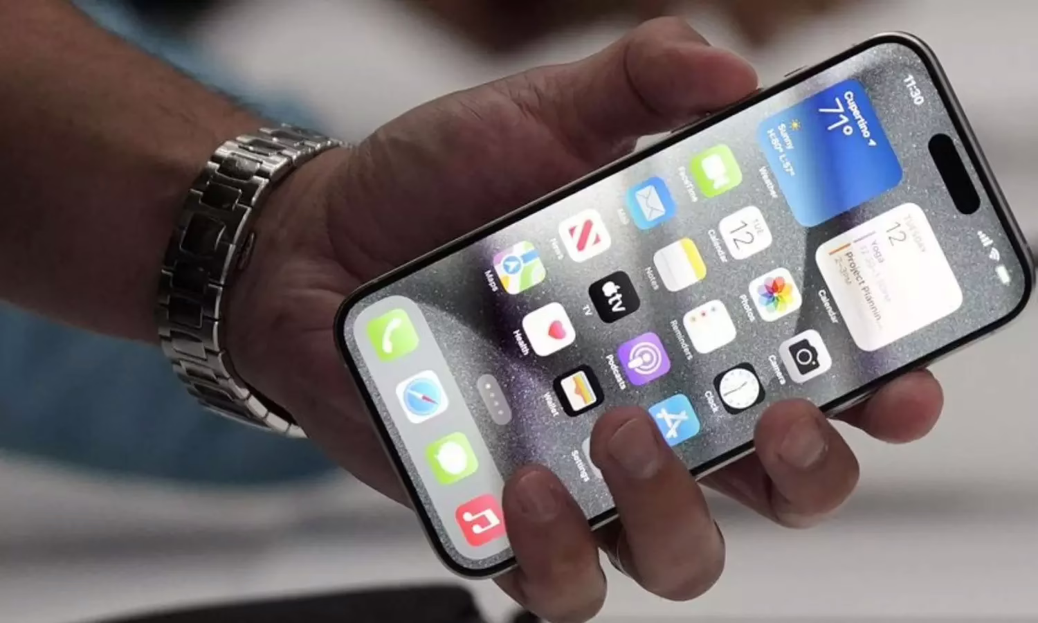 dort tarafi kavisli ekranli iphone 20 yolda.avif