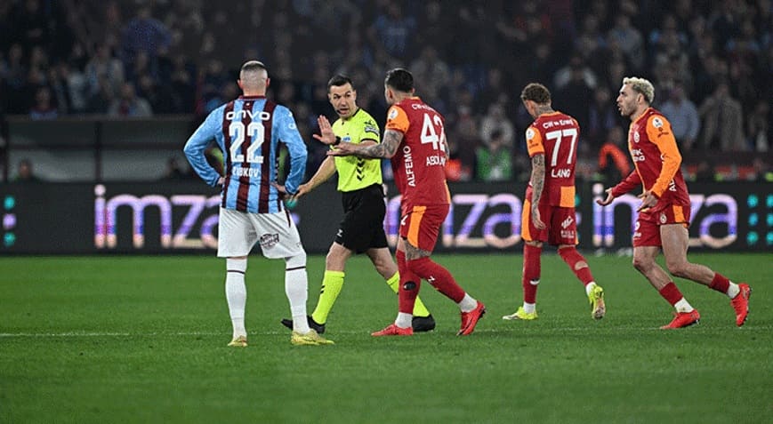 Derbi sonrası ortalık karıştı! Abdülkerim Bardakcı kırmızı kart gördü 2 556959