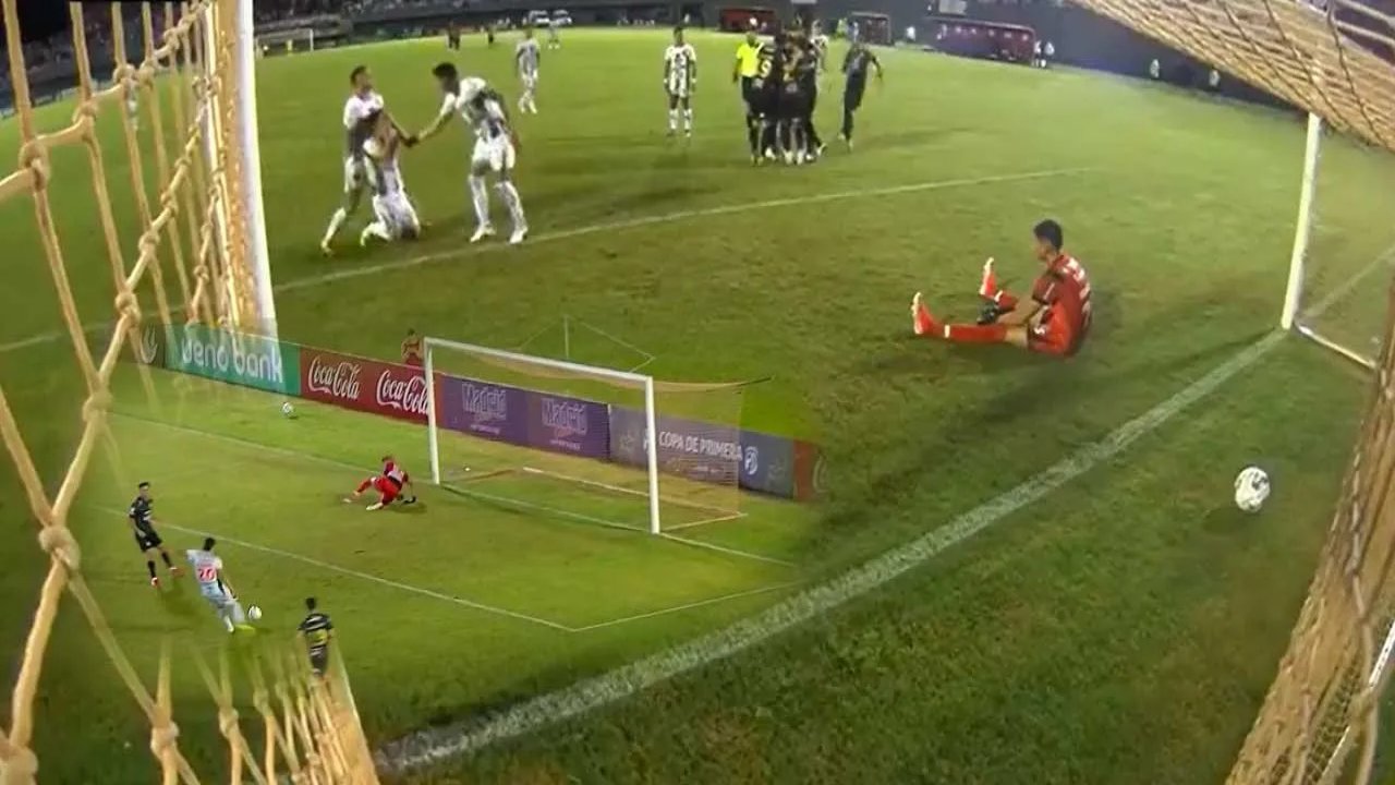 Futbol Tarihine Geçen İnanılmaz Penaltı Anı! 1 557481