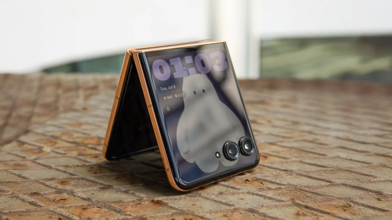 motorola razr 70 plus sizdirildi.webp