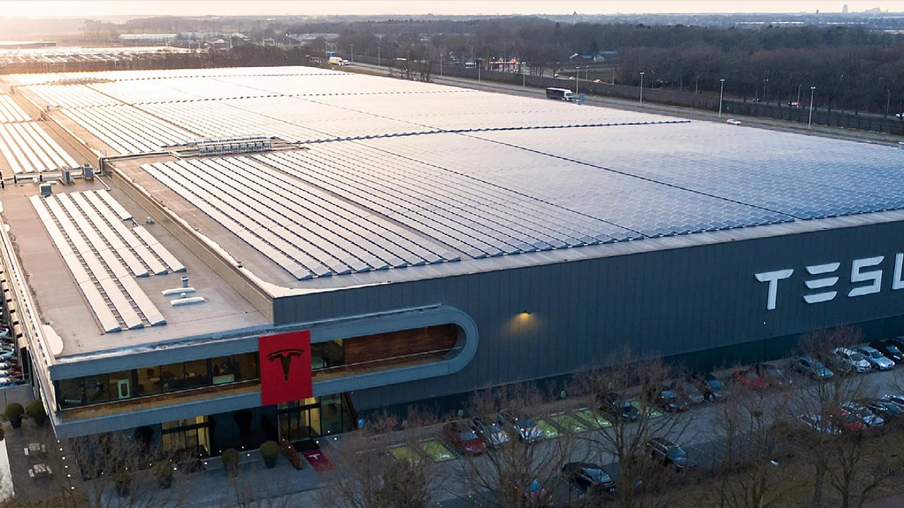 Tesla'dan Rekor Sipariş ve Yeni Çip Fabrikası Hamlesi! 7 tesladan rekor siparis ve yeni cip fabrikasi hamlesi.webp