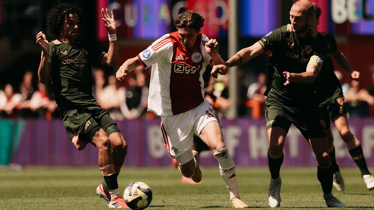 Ajax son anda kurtuldu! Dev maçta penaltılarla Konferans Ligi biletini aldı 2 559542